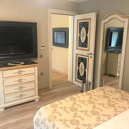 Joya Del Mar マルマリス